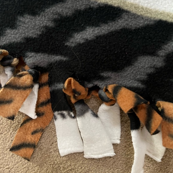 Tiger Throw Blanket - Picture 4 of 4